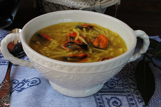 MUSSELS SOUP WITH NOODLES